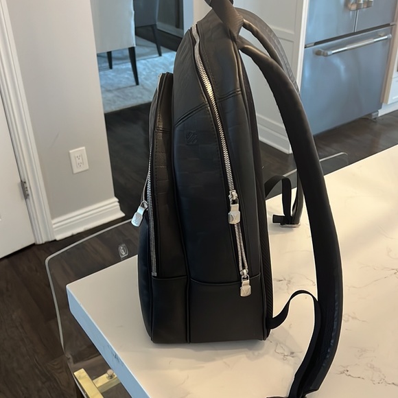 Never used like new LV mens backpack - Picture 3 of 4
